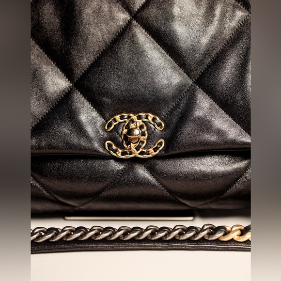 Chanel 19 Maxi Black Quilted Goatskin tritone chain